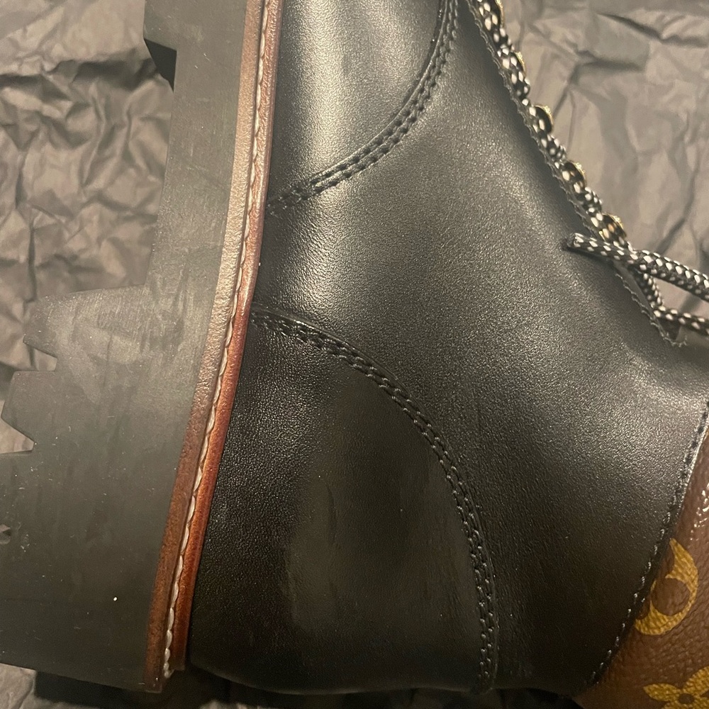 AUTHENTIC Louis Vuitton Graphic Print Combat Boots - Size 7.5 - Picture 6 of 10
